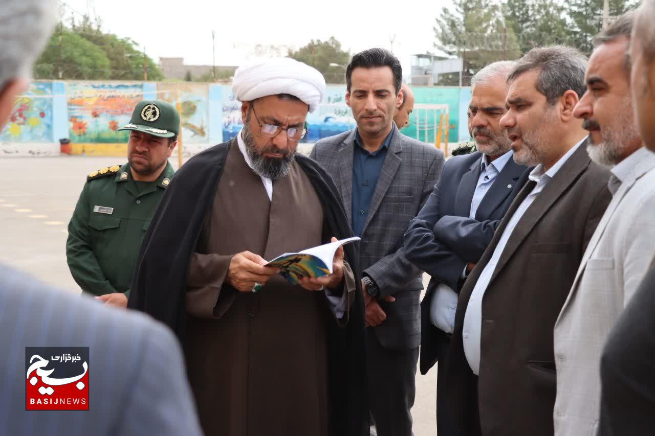 تقدیر و تجلیل از مربیان و معلمان عقیدتی در مدارس شهر کرمان