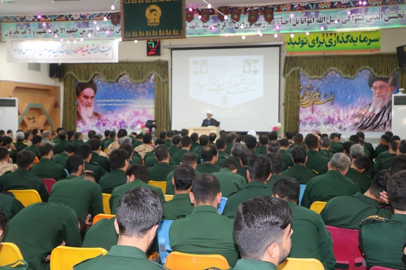 ما مطالعه کردن را از فرماندهان و پاسداران انقلاب اسلامی یاد گرفتیم، کتابخوانی محور اصلی دانایی است.