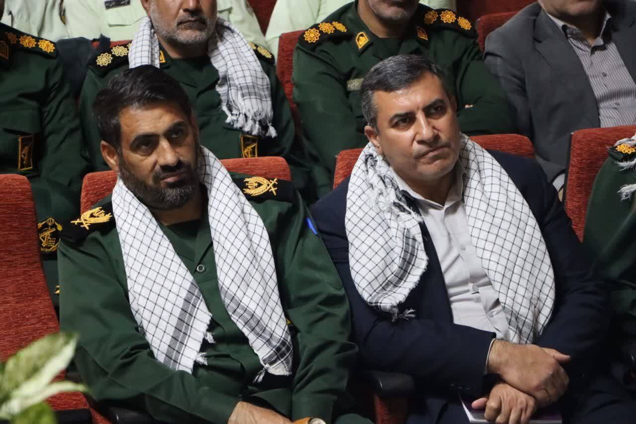 کارگران رزمندگان جبهه تولید و شهدا الگوی خدمت هستند