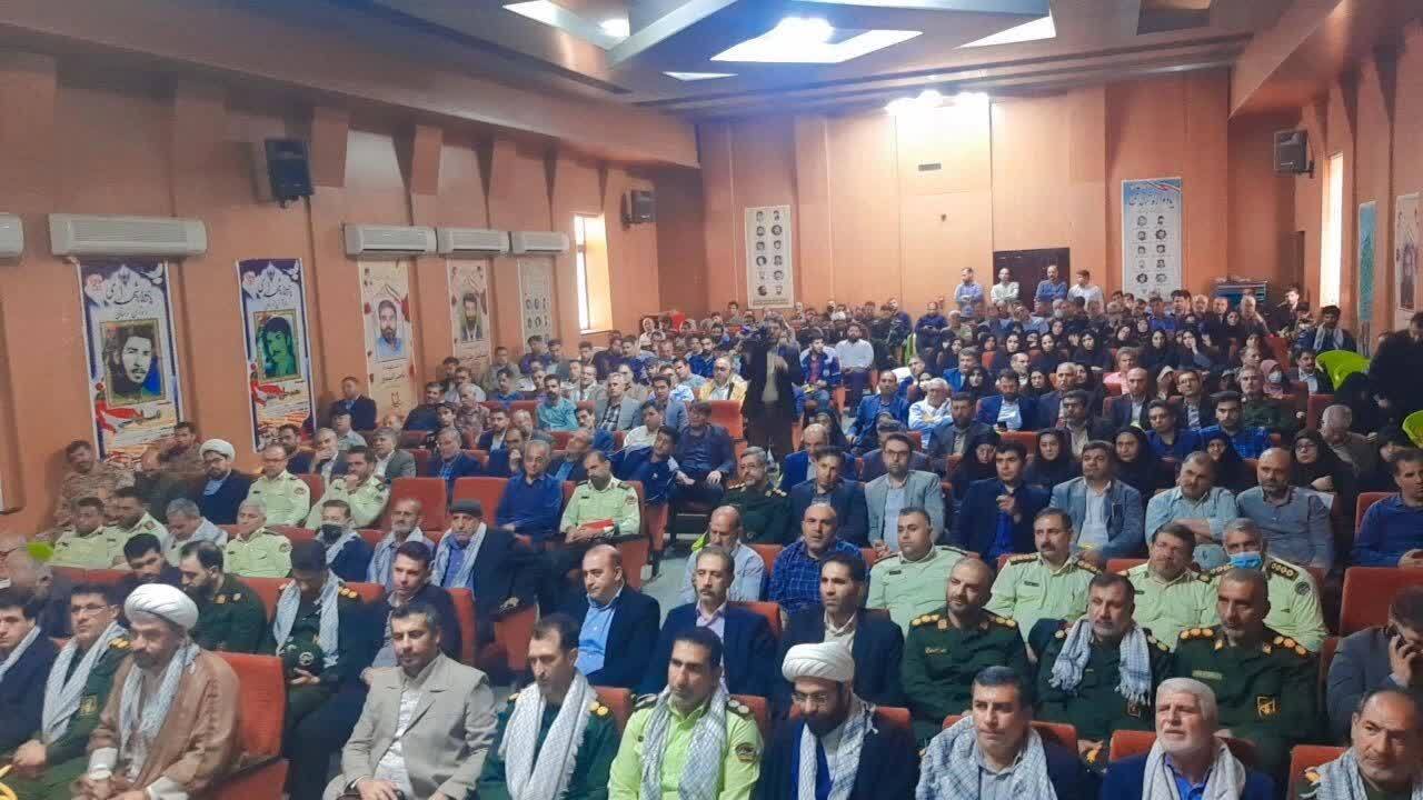 کارگران رزمندگان جبهه تولید و شهدا الگوی خدمت هستند