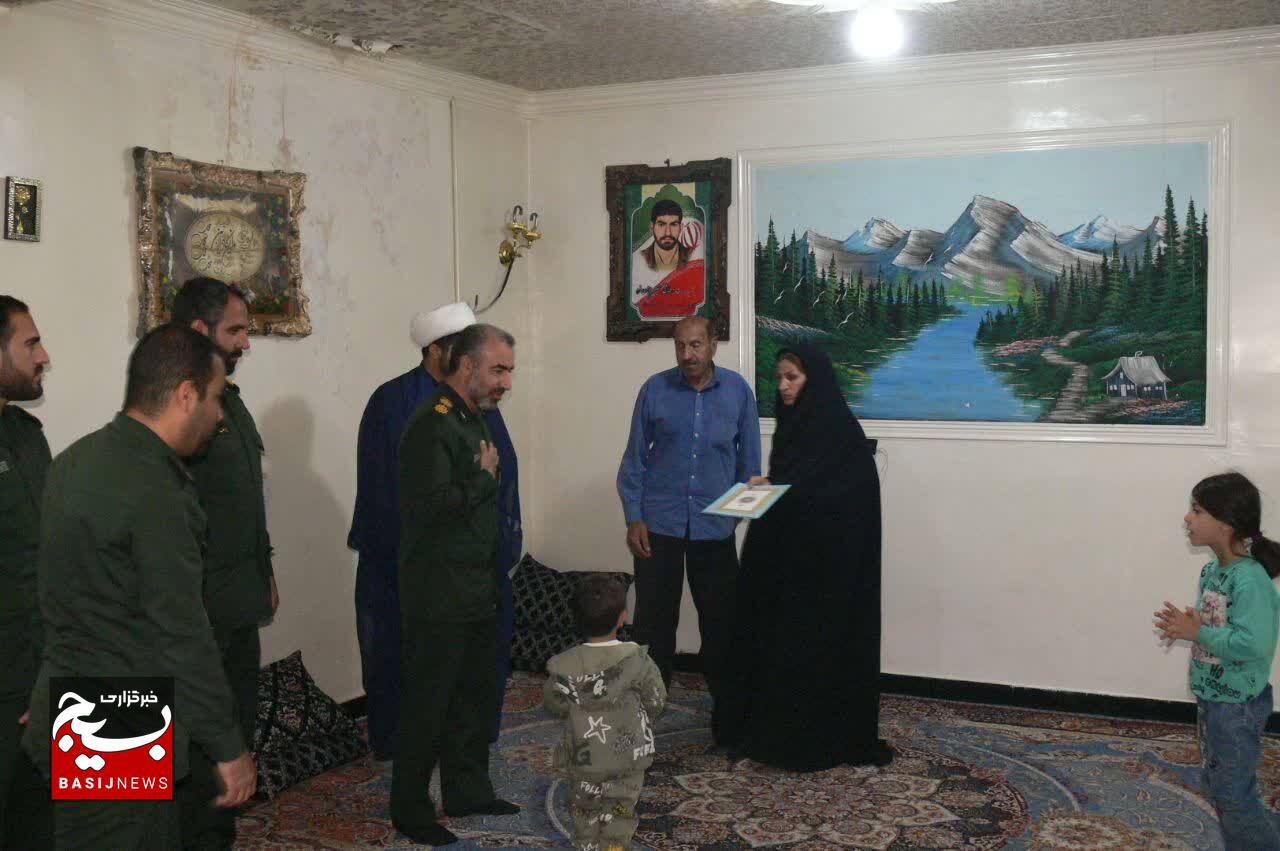 دیدار با خانوادههای شهیدان به مناسبت هفته عقیدتی سیاسی در رومشکان دیدار با خانوادههای شهیدان به مناسبت هفته عقیدتی سیاسی در رومشکان