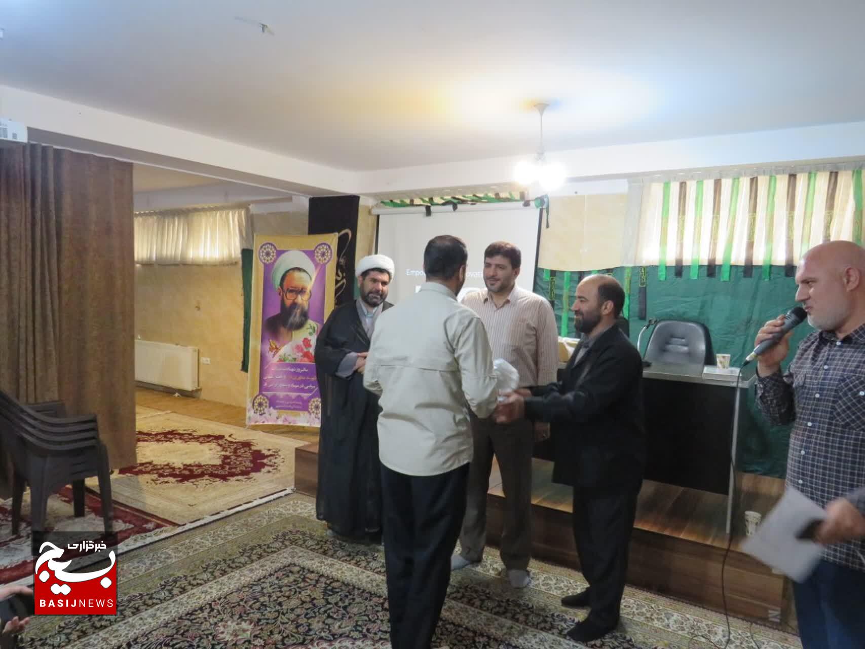 اندیشههای شهید مطهری چراغ راه نسل جوان امروز است اندیشههای شهید مطهری چراغ راه نسل جوان امروز است