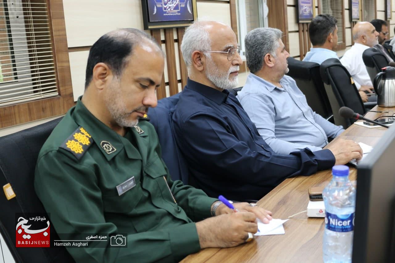 دکتر سیدهادی صالحی ساداتی مسئول سازمان بسیج جامعه عشایری کشور در جمع فرماندهان نواحی ومسئولین سازمان های بسیج جامعه عشایری کشور ،رؤسای هیئت های اندیشه ورز و هیئت های تفقد سازمان بسیج عشایری کشور... دکتر سیدهادی صالحی ساداتی مسئول سازمان بسیج جامعه عشایری کشور در جمع فرماندهان نواحی ومسئولین سازمان های بسیج جامعه عشایری کشور ،رؤسای هیئت های اندیشه ورز و هیئت های تفقد سازمان بسیج عشایری کشور...