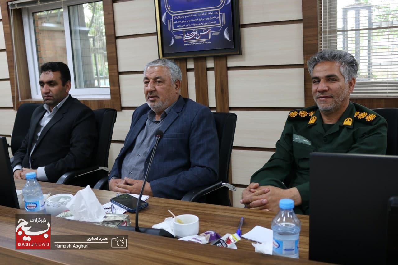 دکتر سیدهادی صالحی ساداتی مسئول سازمان بسیج جامعه عشایری کشور در جمع فرماندهان نواحی ومسئولین سازمان های بسیج جامعه عشایری کشور ،رؤسای هیئت های اندیشه ورز و هیئت های تفقد سازمان بسیج عشایری کشور... دکتر سیدهادی صالحی ساداتی مسئول سازمان بسیج جامعه عشایری کشور در جمع فرماندهان نواحی ومسئولین سازمان های بسیج جامعه عشایری کشور ،رؤسای هیئت های اندیشه ورز و هیئت های تفقد سازمان بسیج عشایری کشور...