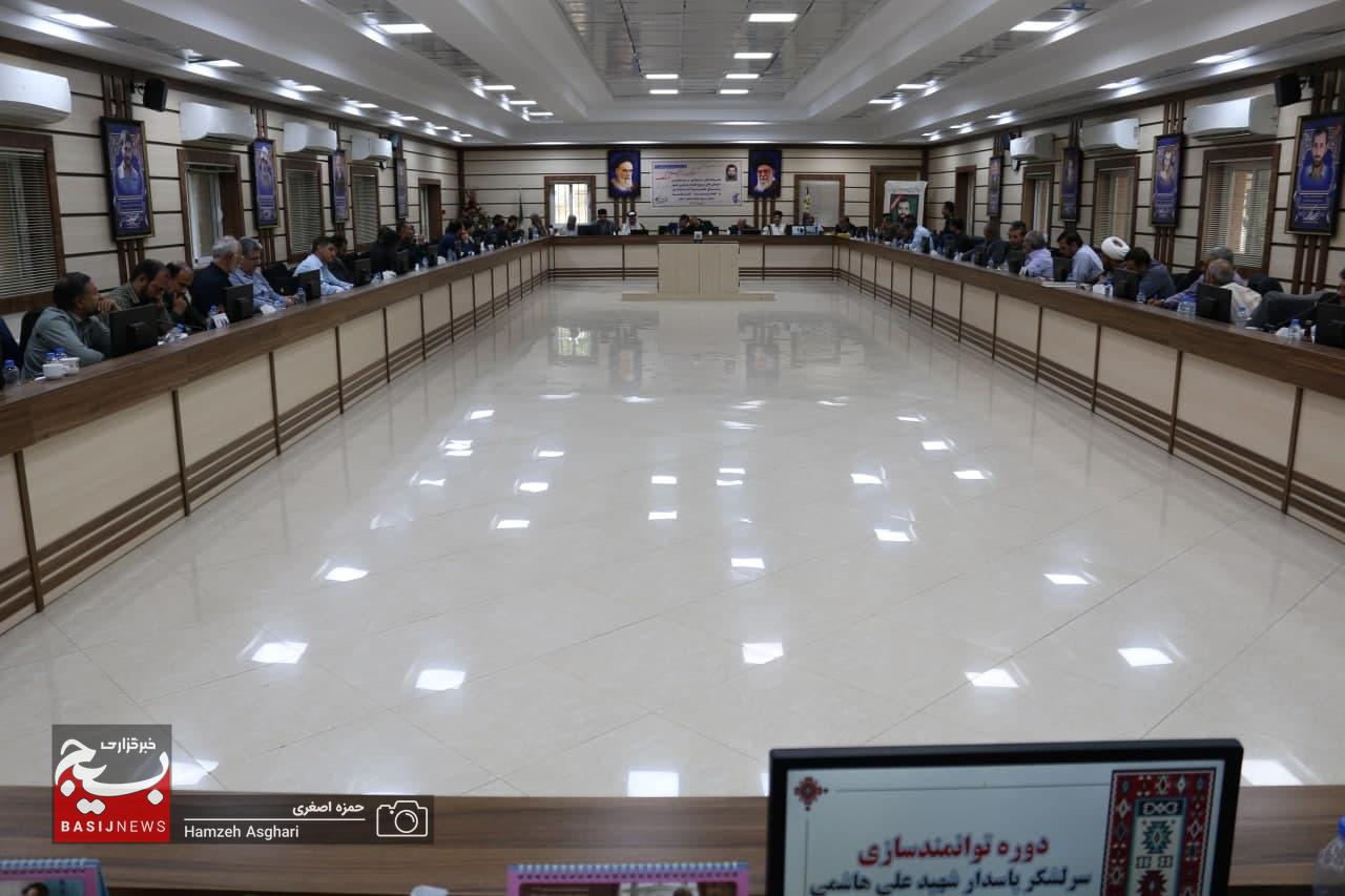 باعث افتخار بنده است که جزء جامعه عشایری هستم. باعث افتخار بنده است که جزء جامعه عشایری هستم.