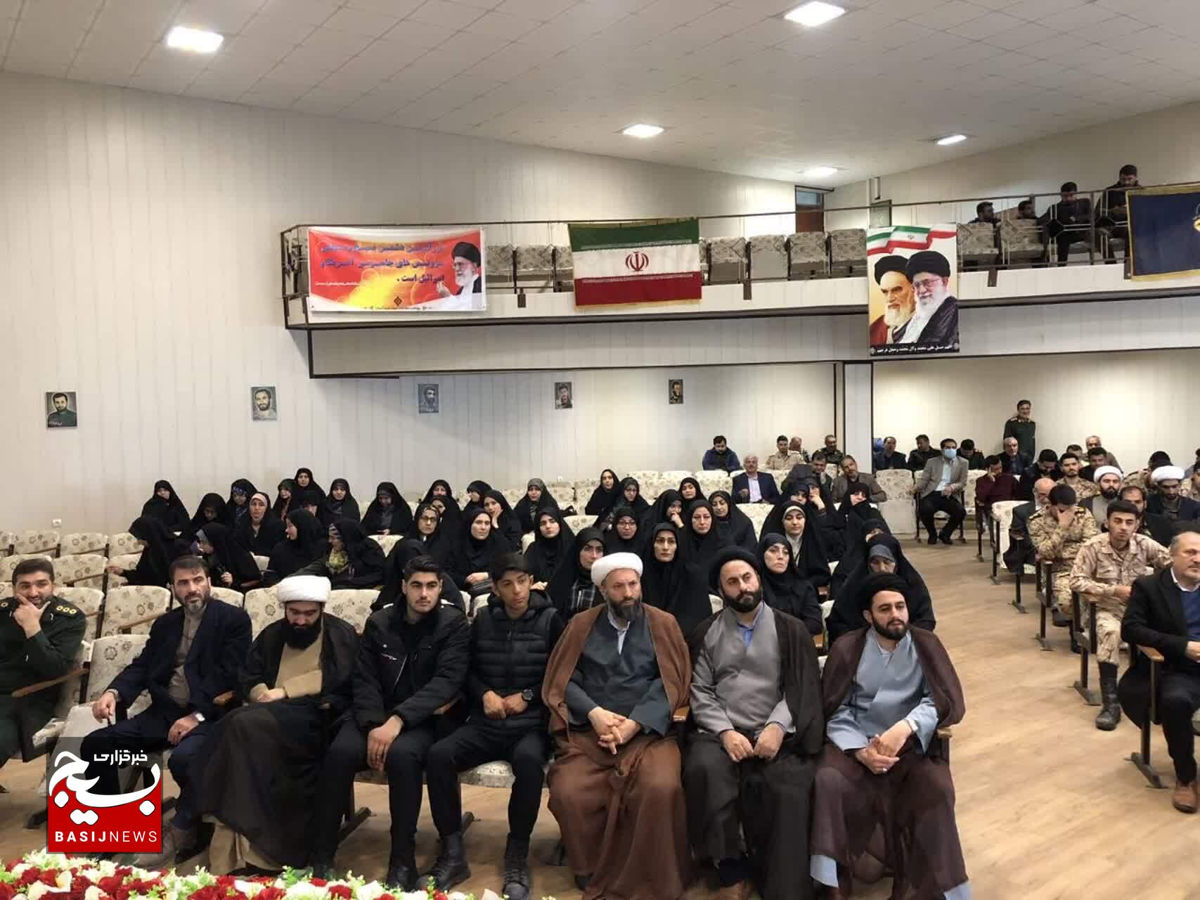 تجلیل از مربیان عقیدتی و هادیان سیاسی در سپاه ناحیه آستارا تجلیل از مربیان عقیدتی و هادیان سیاسی در سپاه ناحیه آستارا