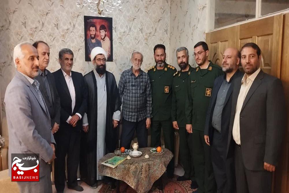 دیدار جمعی از مسئولین سپاه ناحیه همدان با خانواده شهیدان حاجی بابایی