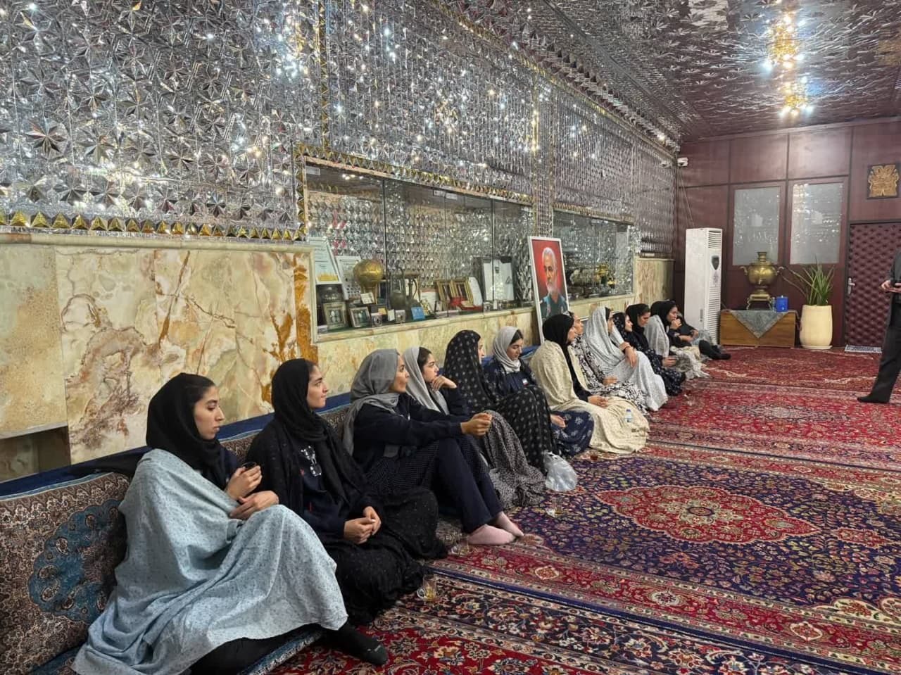 حضور تیم ملی بسکتبال بانوان در آستان امامزاده صالح + تصاویر