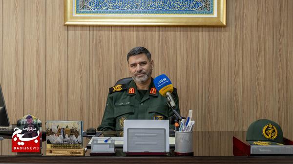 ادای احترام دهههشتادیها به مردی از قرن بیستم ادای احترام دهههشتادیها به مردی از قرن بیستم