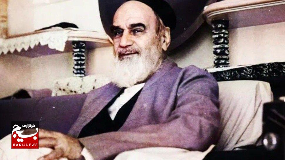 امام خمینی و چایی برای محافظان