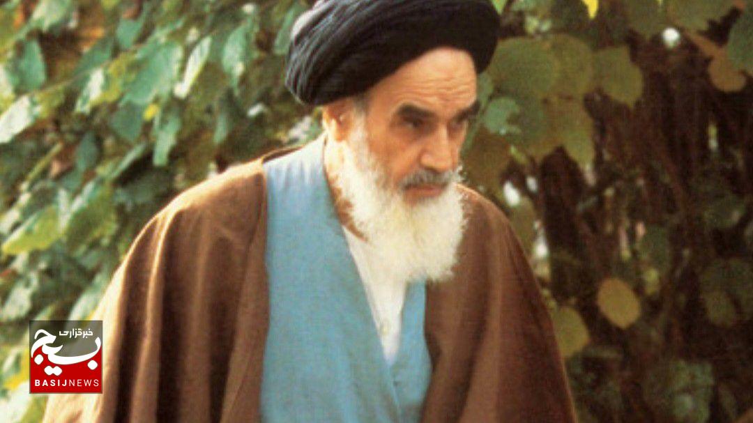 امام خمینی و چایی برای محافظان