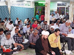 طنین نوای عرفه در مسجد قائم(عج) نصرآباد دل‌های مومنان به سوی معبود پر کشید