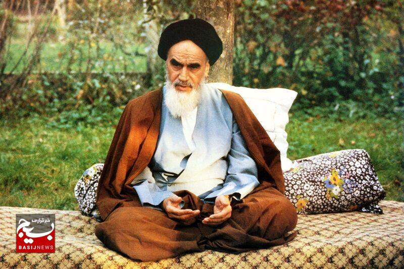 مقاومت و استقلالطلبی دو میراث گرانبهای امام مقاومت و استقلالطلبی دو میراث گرانبهای امام