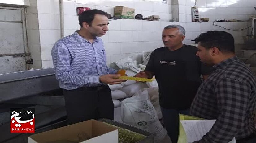 پایش و عارضه یابی ۵ واحد صنعتی و تولیدی توسط گروه جهادی شهید مصلحیان کازرون در دهه ولایت و امامت
