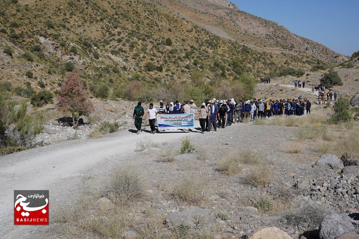 کوهنوردی کارکنان ستادی سپاه فتح در منطقه کوه گل سی سخت