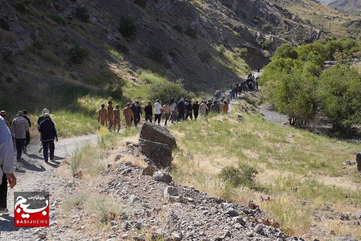 کوهنوردی کارکنان ستادی سپاه فتح در منطقه کوه گل سی سخت