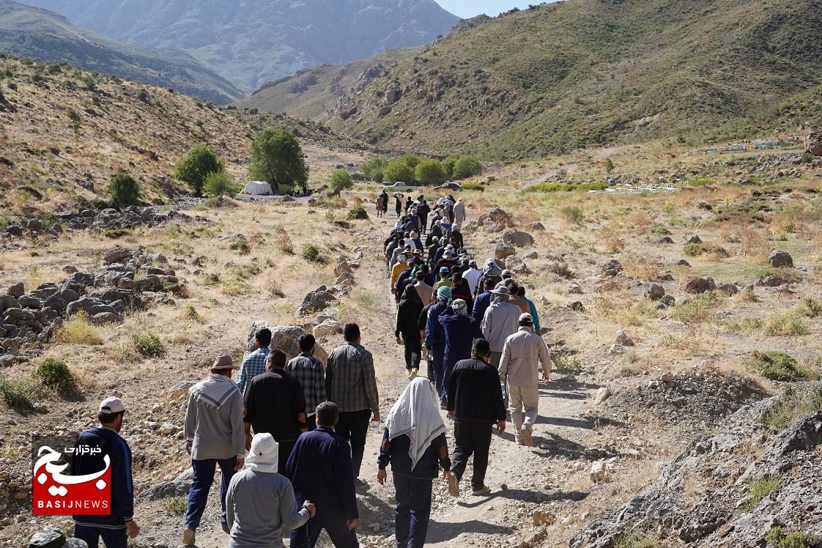 کوهنوردی کارکنان ستادی سپاه فتح در منطقه کوه گل سی سخت