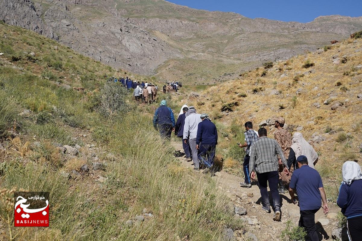 کوهنوردی کارکنان ستادی سپاه فتح در منطقه کوه گل سی سخت
