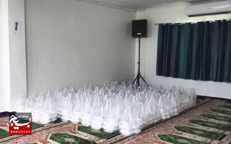 اقدام مومنانه بسیج دانشجویی خوزستان در عید غدیر؛ پخت و توزیع ۴۰۰ پرس غذای نذری میان نیازمندان اقدام مومنانه بسیج دانشجویی خوزستان در عید غدیر؛ پخت و توزیع ۴۰۰ پرس غذای نذری میان نیازمندان