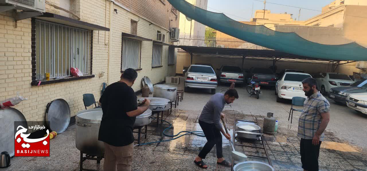 اقدام مومنانه بسیج دانشجویی خوزستان در عید غدیر؛ پخت و توزیع ۴۰۰ پرس غذای نذری میان نیازمندان اقدام مومنانه بسیج دانشجویی خوزستان در عید غدیر؛ پخت و توزیع ۴۰۰ پرس غذای نذری میان نیازمندان