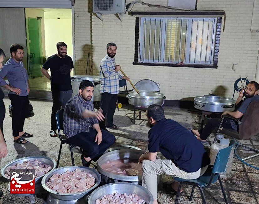 اقدام مومنانه بسیج دانشجویی خوزستان در عید غدیر؛ پخت و توزیع ۴۰۰ پرس غذای نذری میان نیازمندان