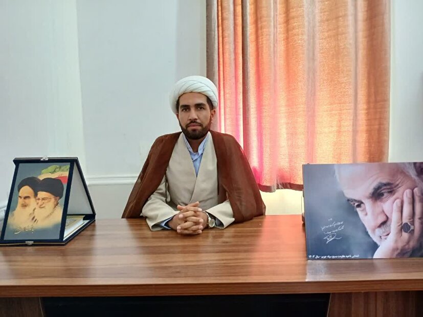 حفظ انقلاب و عزت و استقلال کشور در مقابله با توطئه ها نقشی بی بدیل رهبری است