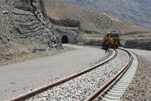 اتصال به شبکه راه‌آهن درخواست مهم ایلامی‌ها از رئیس جمهور