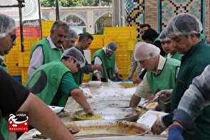 فعالیت بزرگترین آشپزخانه علوی در روز عید غدیر 