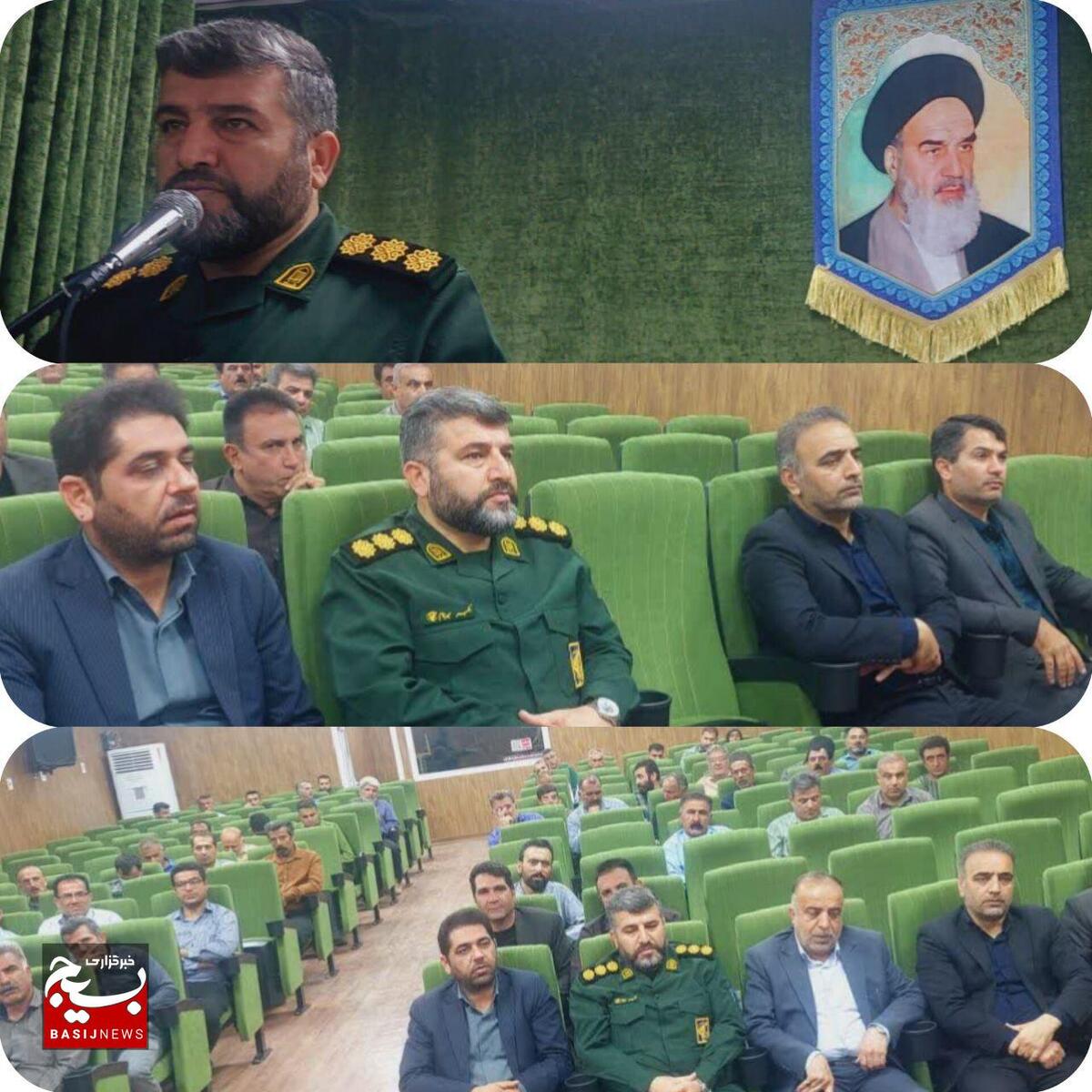 فرمانده ناحیه مقاومت بسیج ایذه در جمع دهیاران بخش مرکزی و بخش سوسن شهرستان ایذه