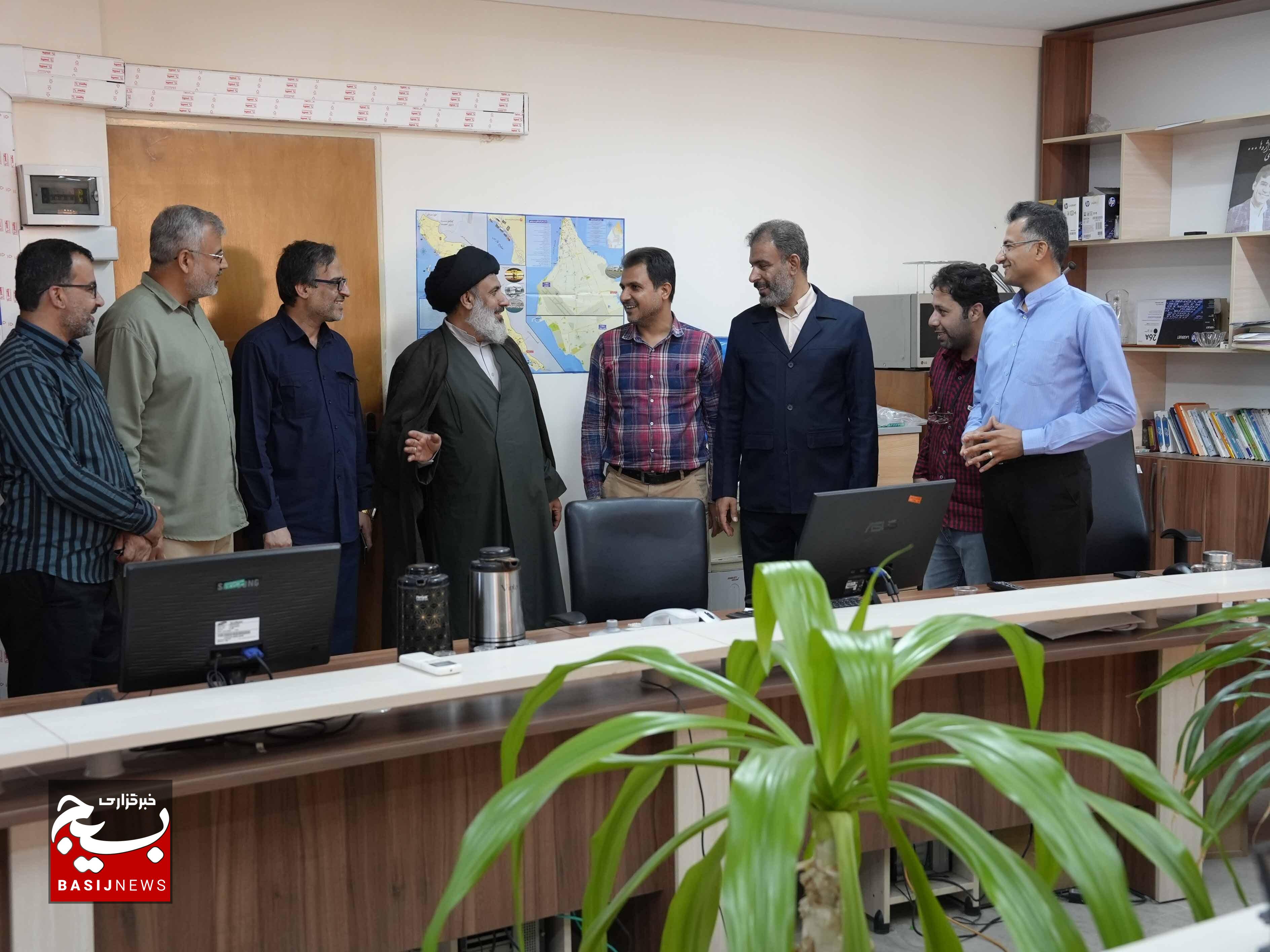 محکم  بمانید و دشمن را مقتدرانه شکست دهید