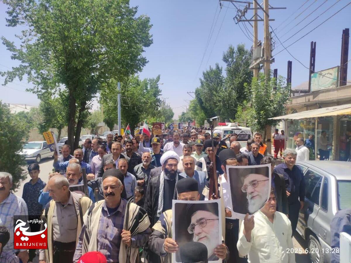 حضور در نماز جمعه و راهپیمایی جمعه خشم و نصر