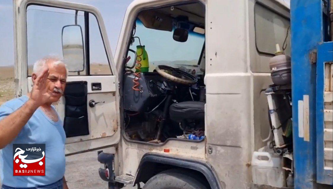 وقتی یک راننده خاور، همیار طبیعت می شود! / روایت مردی که جاده را آبیاری میکند وقتی یک راننده خاور، همیار طبیعت می شود! / روایت مردی که جاده را آبیاری میکند