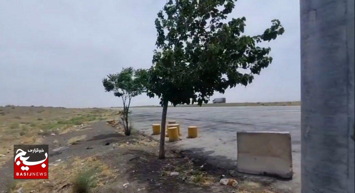وقتی یک راننده خاور، همیار طبیعت می شود! / روایت مردی که جاده را آبیاری میکند وقتی یک راننده خاور، همیار طبیعت می شود! / روایت مردی که جاده را آبیاری میکند