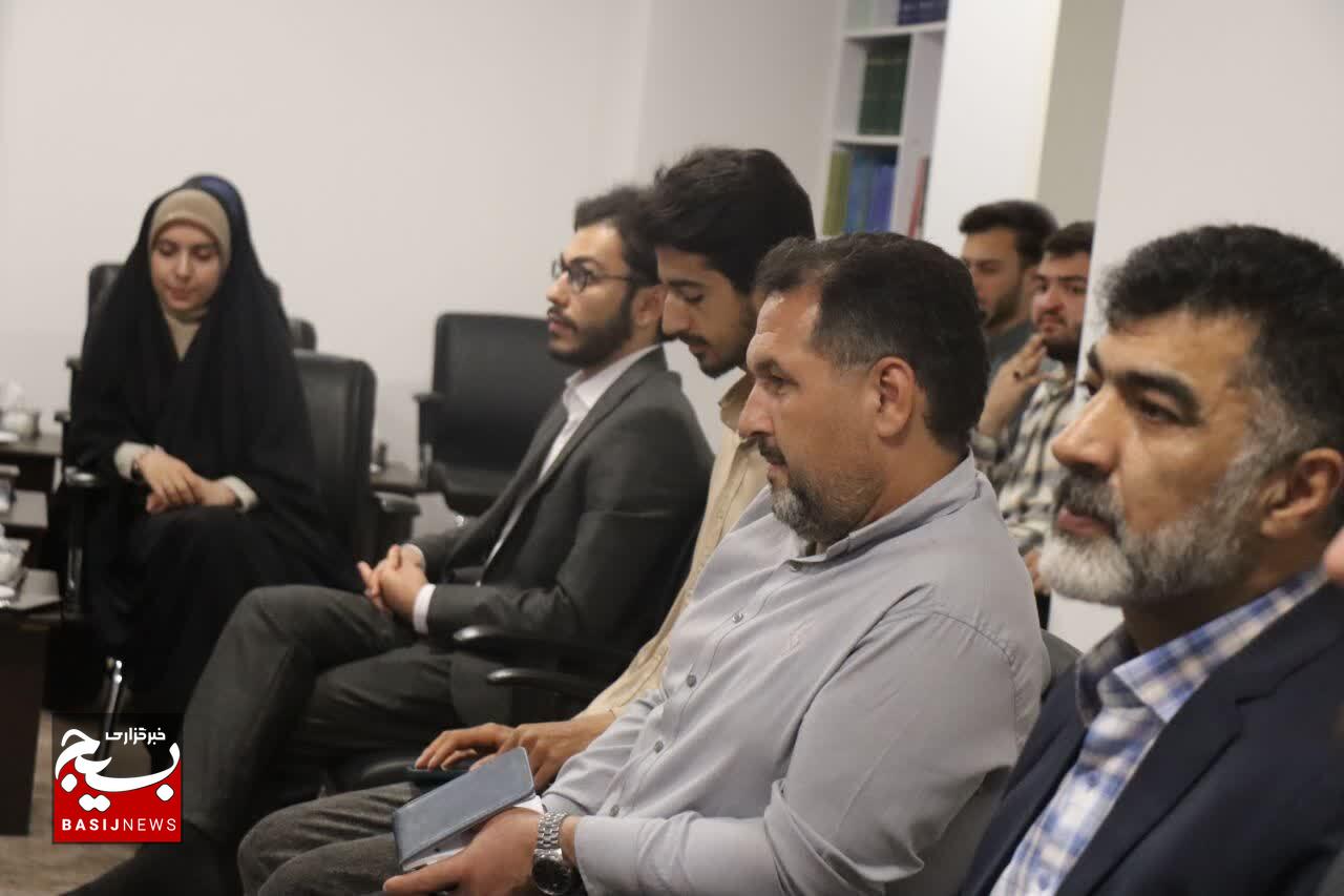 بسیج باید پیشتاز عرصه بصیرتافزایی و پاسخگویی به نیازهای فکری و معنوی جامعه باشد بسیج باید پیشتاز عرصه بصیرتافزایی و پاسخگویی به نیازهای فکری و معنوی جامعه باشد