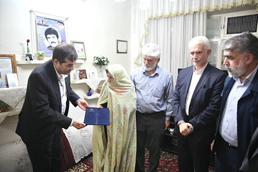 دیدار مسئولان عالی ورزش کشور با خانواده گرانقدر شهید ورزشکار احمد تقی‌زاده