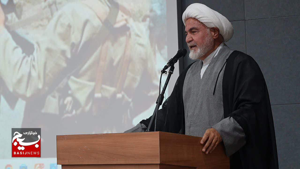 روحانیت انقلابی، با بصیرت‌شان فرماندهان جنگ را تربیت کردند/ امروز جغرافیای اعتقادی ما هدف دشمن است