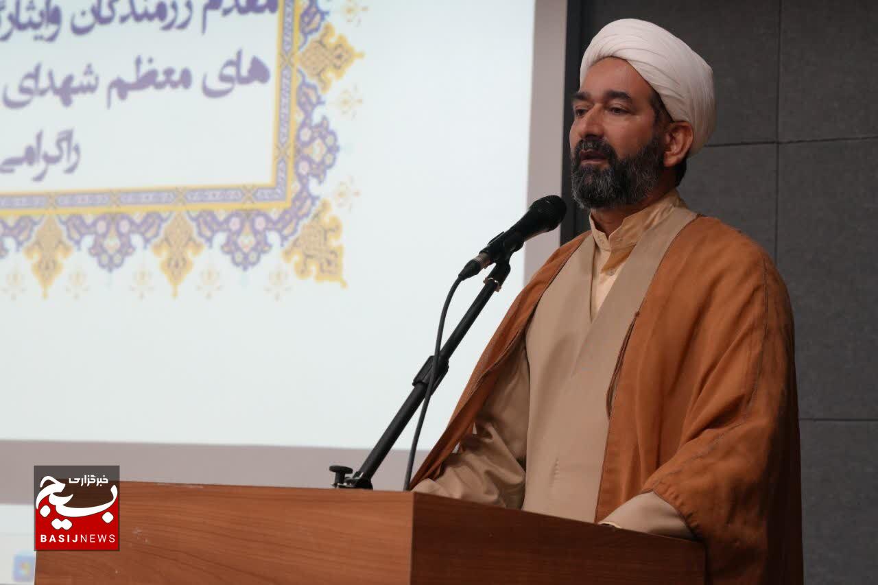 روحانیت انقلابی، با بصیرت‌شان فرماندهان جنگ را تربیت کردند/ امروز جغرافیای اعتقادی ما هدف دشمن است