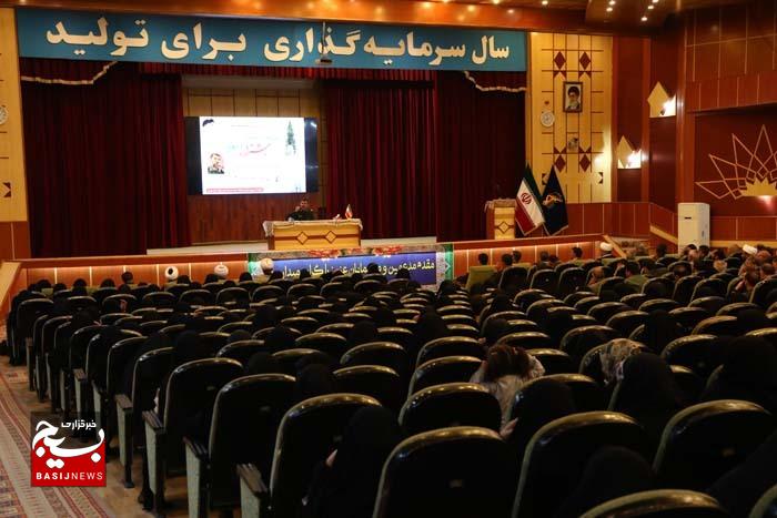 پایگاه‌های بسیج الگوی موفق در مردم‌سالاری دینی هستند.