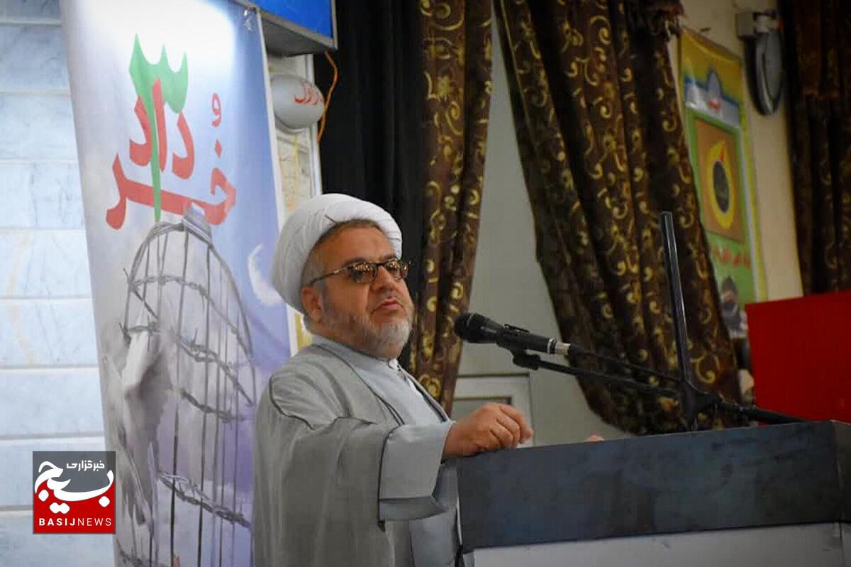 اصناف پیشتاز خدمت‌رسانی و جهاد تبیین در جامعه هستند