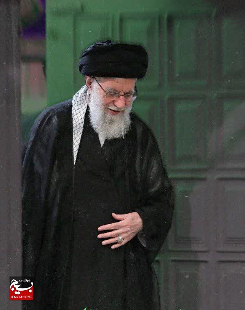 رهبر در مجلس امام حسین (ع)، علمدار امت است