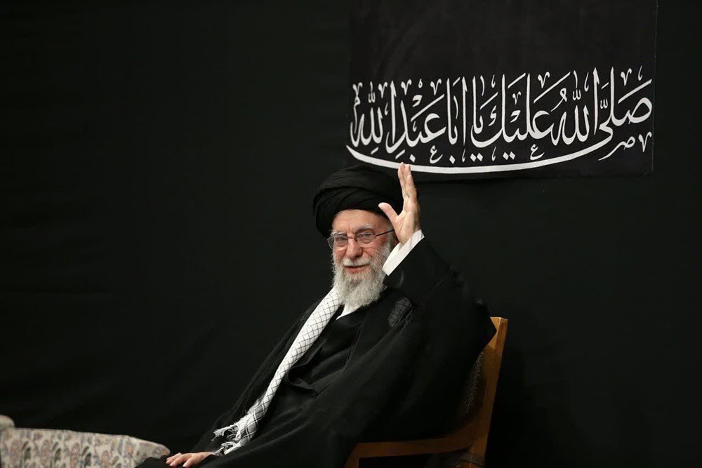 امام خامنه‌ای، خورشید هدایت در آسمان انقلاب اسلامی 