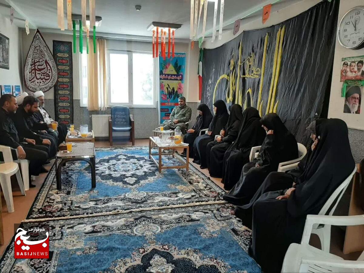 تجلیل از گروه‌های جهادی حوزه‌های مقاومت بسیج خواهران و پشتیبانان رزمندگان دفاع مقدس