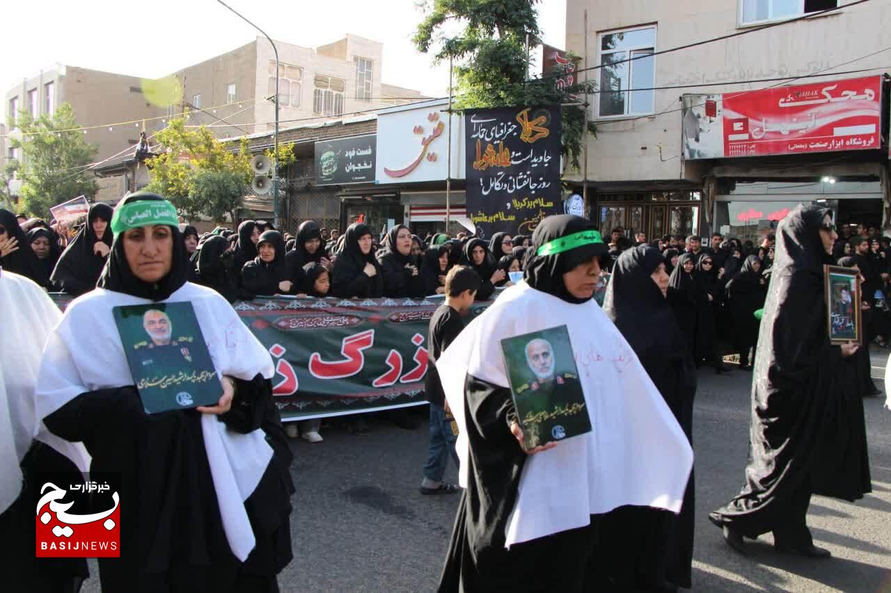 اجتماع بزرگ زینبیون در زنجان برگزار شد