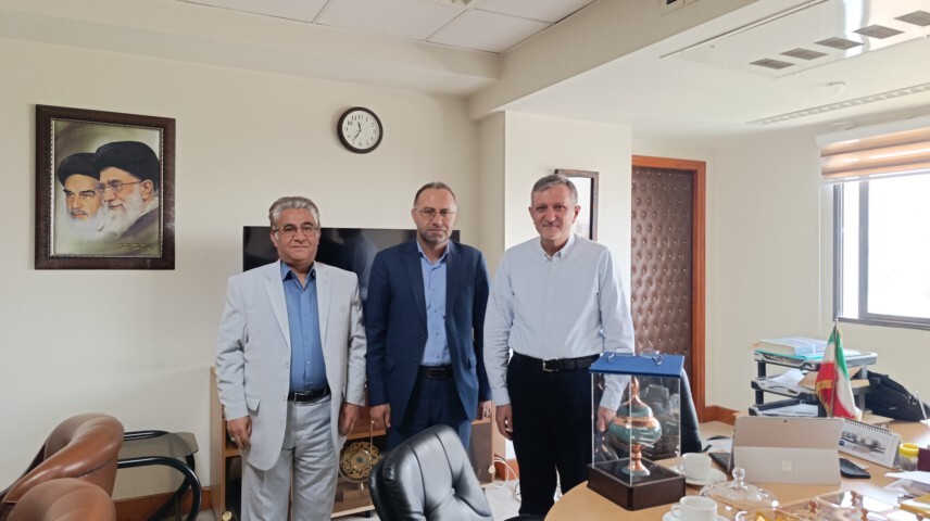 تقدیر رئیس سازمان بسیج علمی، پژوهشی و فنّاوری از استاد برجستهٔ فرهنگستان علوم ایران 