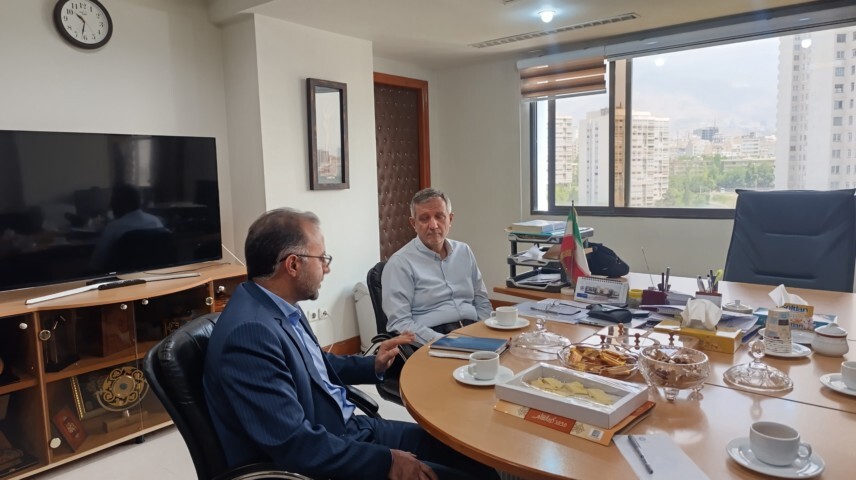 تقدیر رئیس سازمان بسیج علمی، پژوهشی و فنّاوری از استاد برجستهٔ فرهنگستان علوم ایران 
