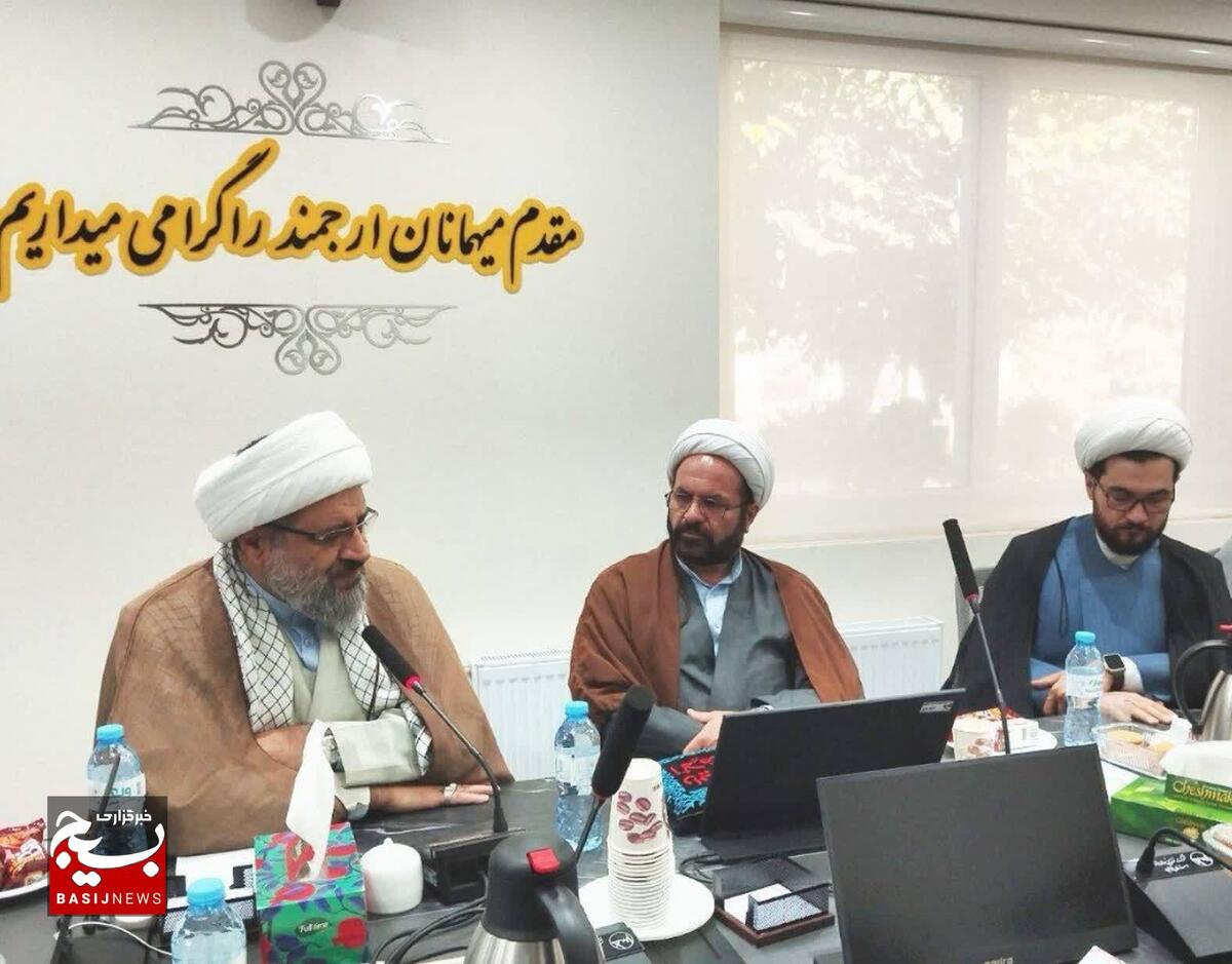 حضور رهبر انقلاب در نماز جمعه نصر و حسینیه امام خمینی(ره) در شب عاشورا قدرت نمایی جبهه حق بود