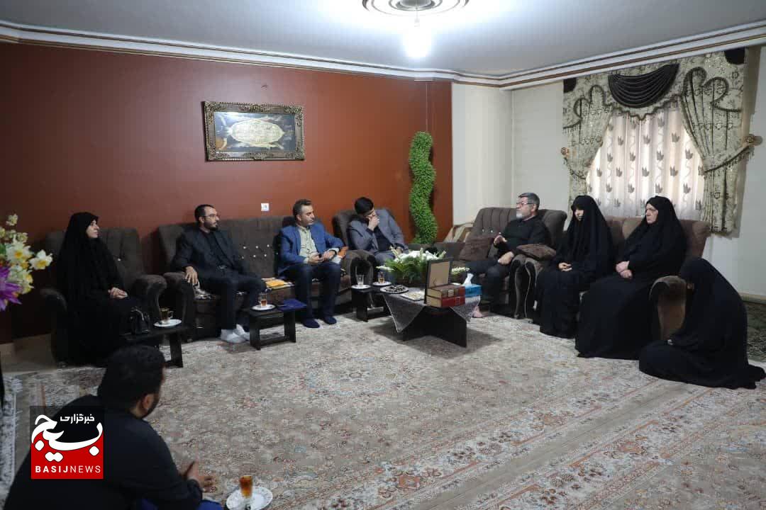 مسئولان وزارت کار به دیدار خانواده‌های شهدای جنگ دوازده روزه رفتند