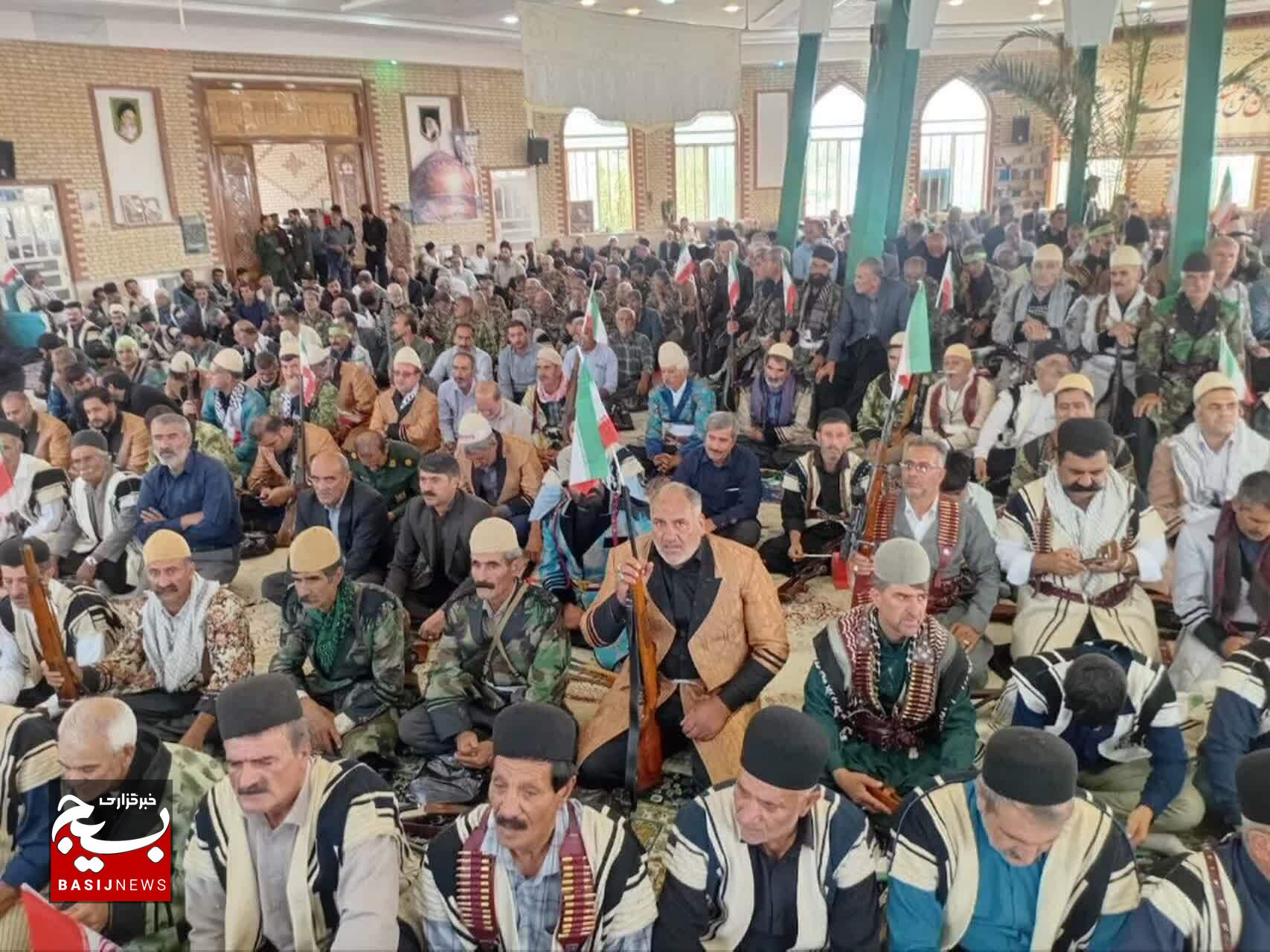 حافظان امنیت عشایر لرستان را مورد تقدیر قرار داد حافظان امنیت عشایر لرستان را مورد تقدیر قرار داد