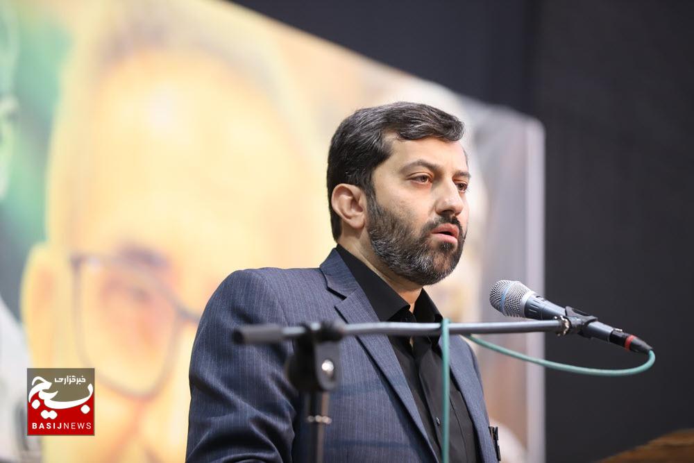 شهید شادمانی شجاعت را در میدان معنا کرد /مردم با روحیه بسیجی توطئه‌های دشمن را درهم شکستند