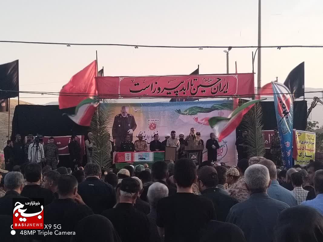 مردم کازرون در این جنگ تحمیلی با تقدیم سه شهید نوذری، عباسی و برجی دین خود را به ایران اسلامی ادا کردند+عکس
